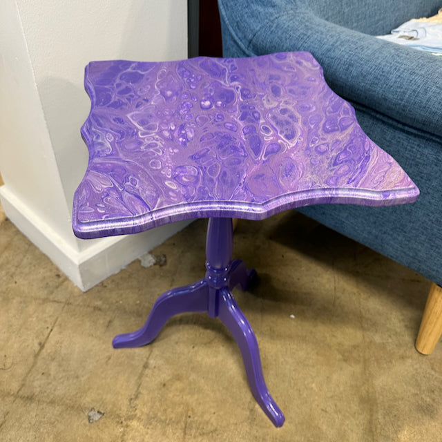 Solid Wood Tilt-Top Table: Purple vintage, The Bombay Company